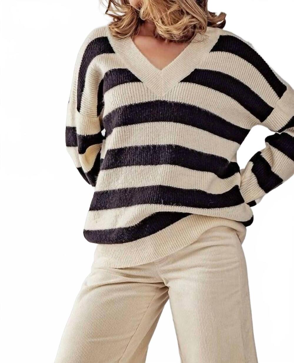 NEW URBAN DAIZY oversized striped v-neck sweater knit top in beige